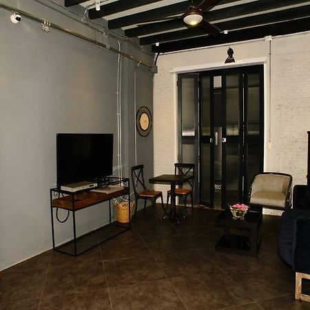 בנגקוק 196 Oldtown Chic Hostel מראה חיצוני תמונה