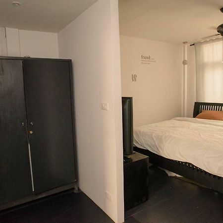 בנגקוק 196 Oldtown Chic Hostel מראה חיצוני תמונה