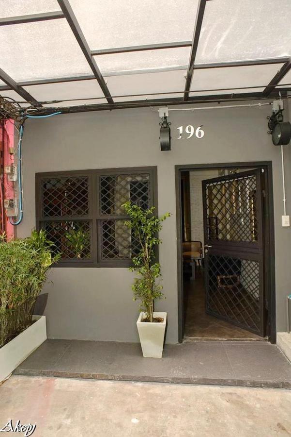 בנגקוק 196 Oldtown Chic Hostel מראה חיצוני תמונה
