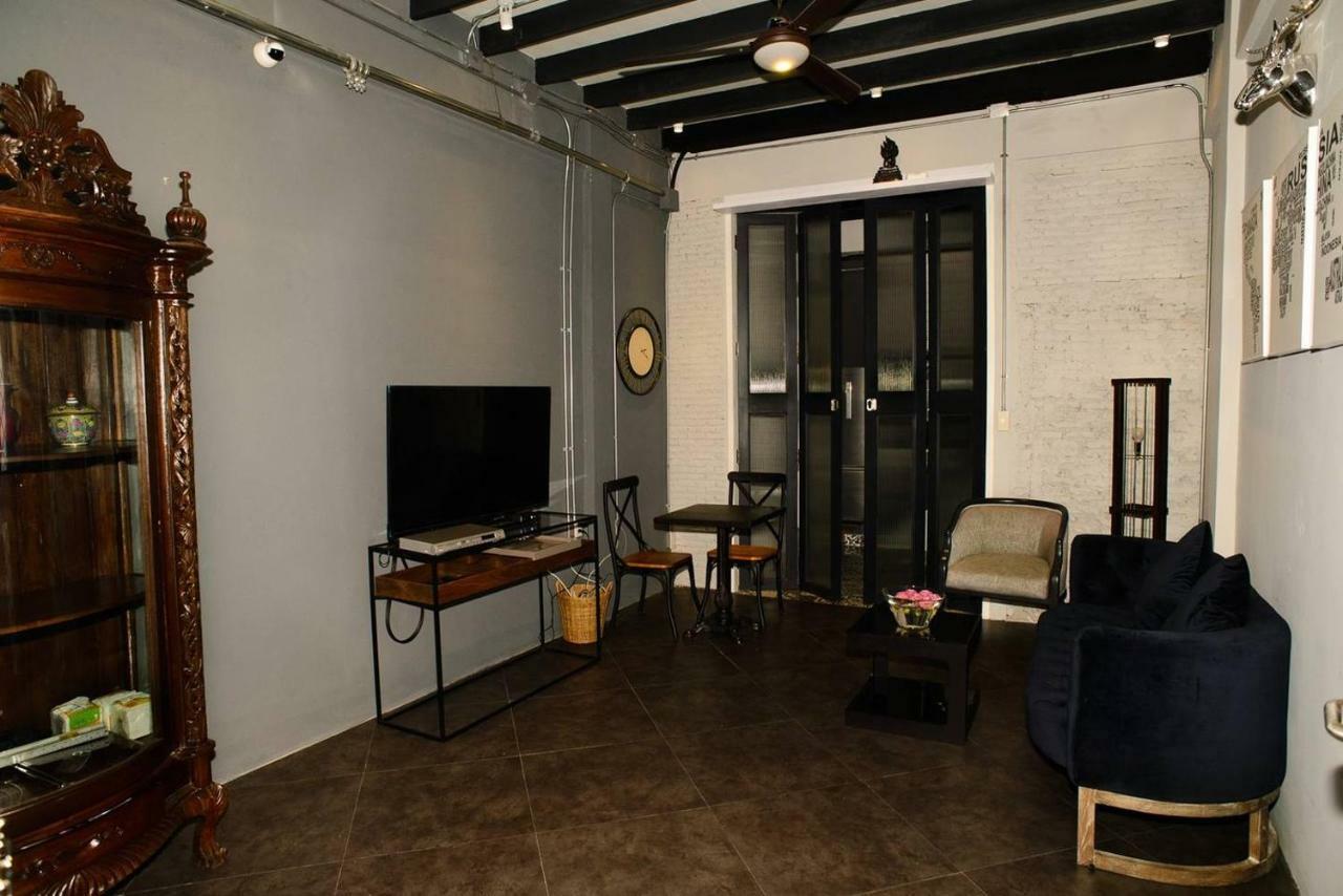 בנגקוק 196 Oldtown Chic Hostel מראה חיצוני תמונה