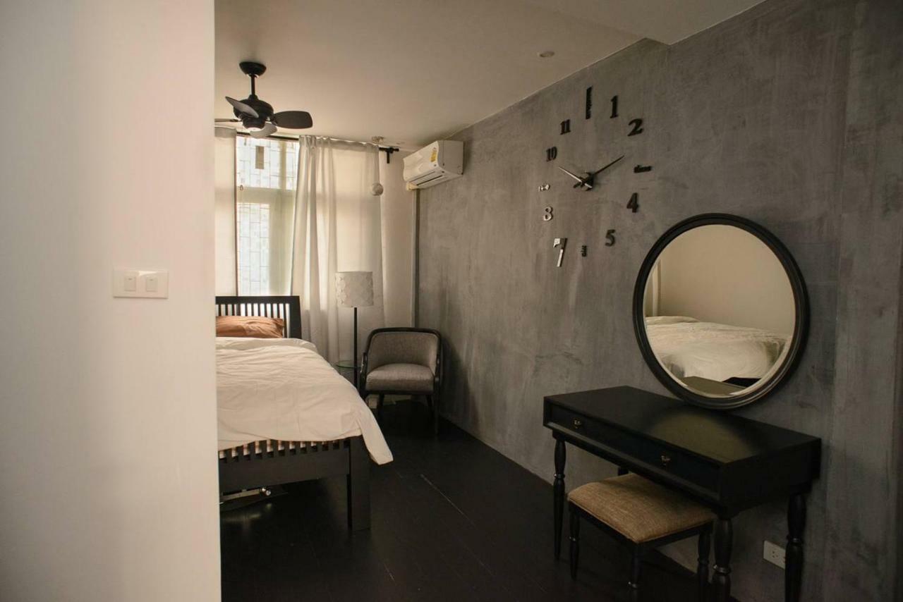 בנגקוק 196 Oldtown Chic Hostel מראה חיצוני תמונה