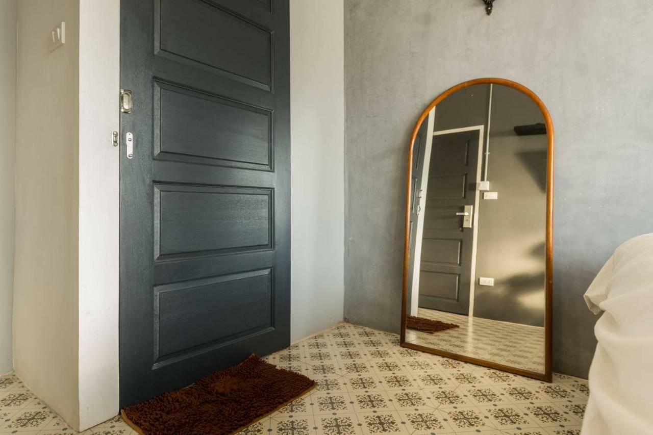 בנגקוק 196 Oldtown Chic Hostel מראה חיצוני תמונה