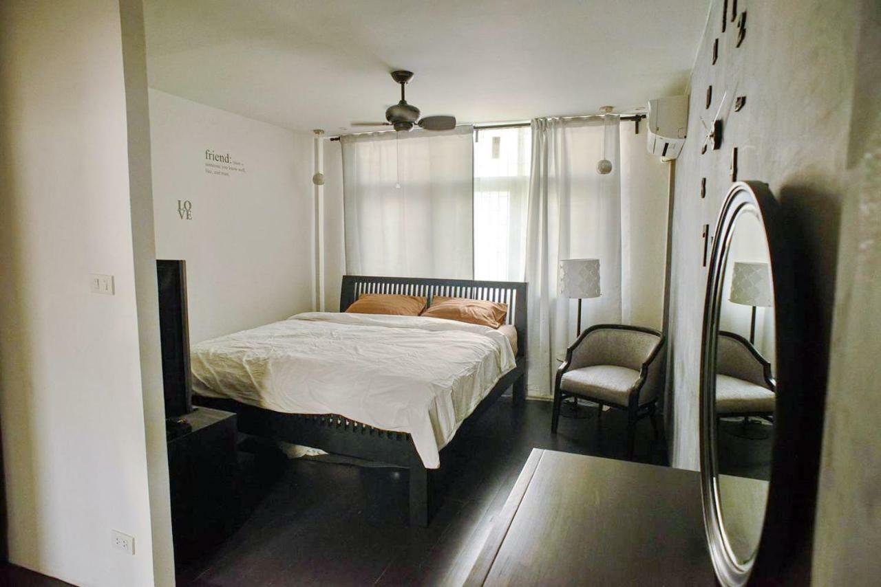 בנגקוק 196 Oldtown Chic Hostel מראה חיצוני תמונה